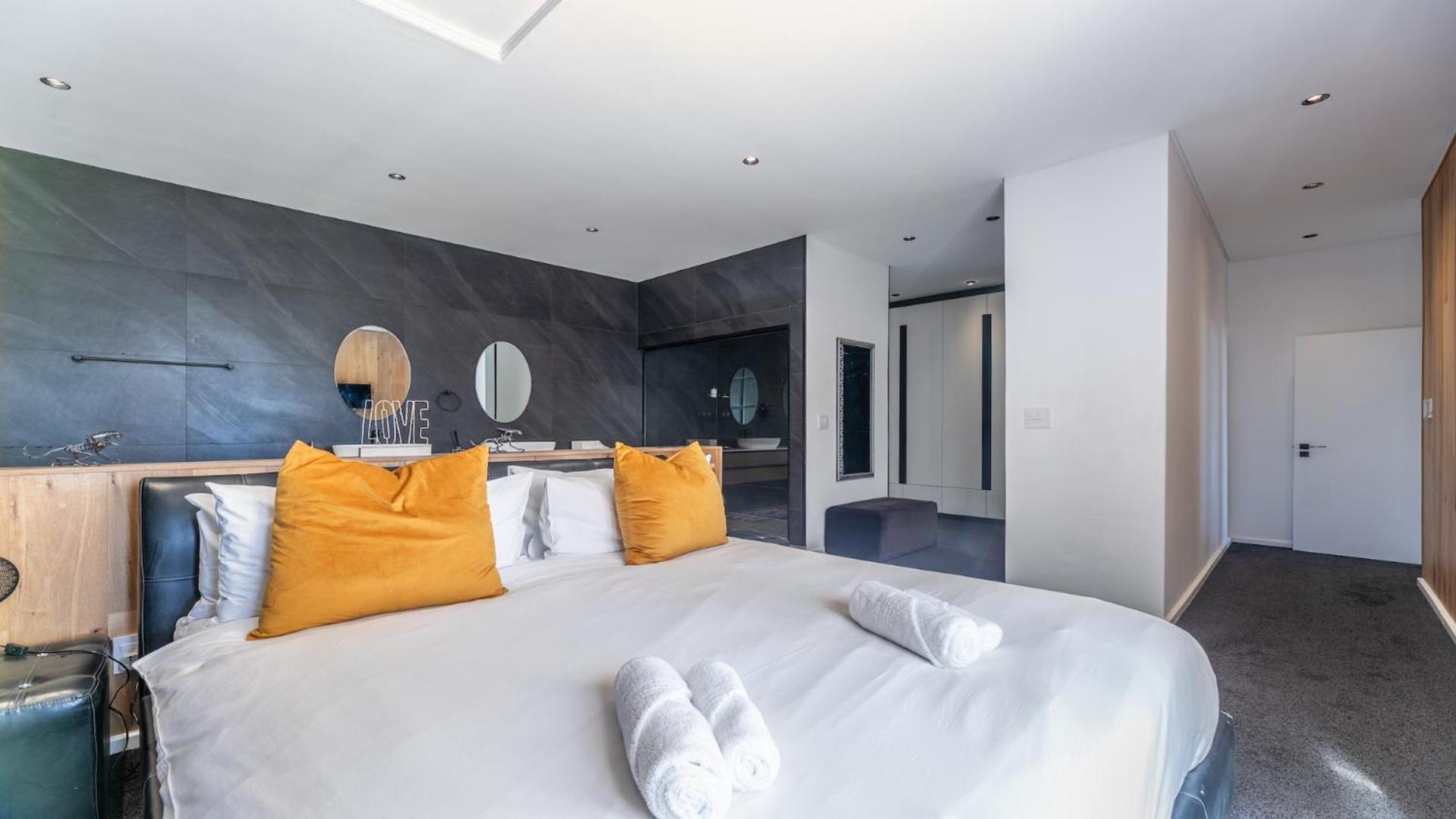 Exclusive 3-bedroom Luxury Cbd
