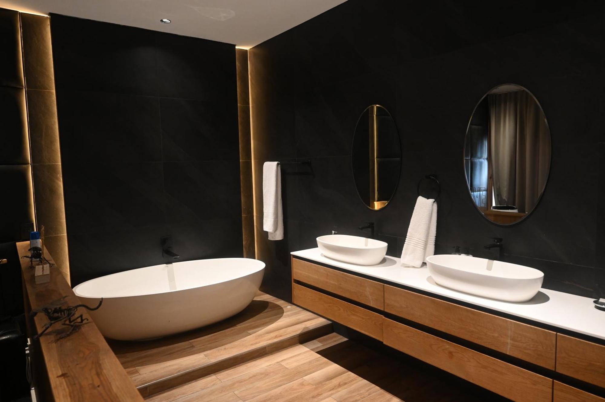Exclusive 3-bedroom Luxury Cbd Villa Cape Town