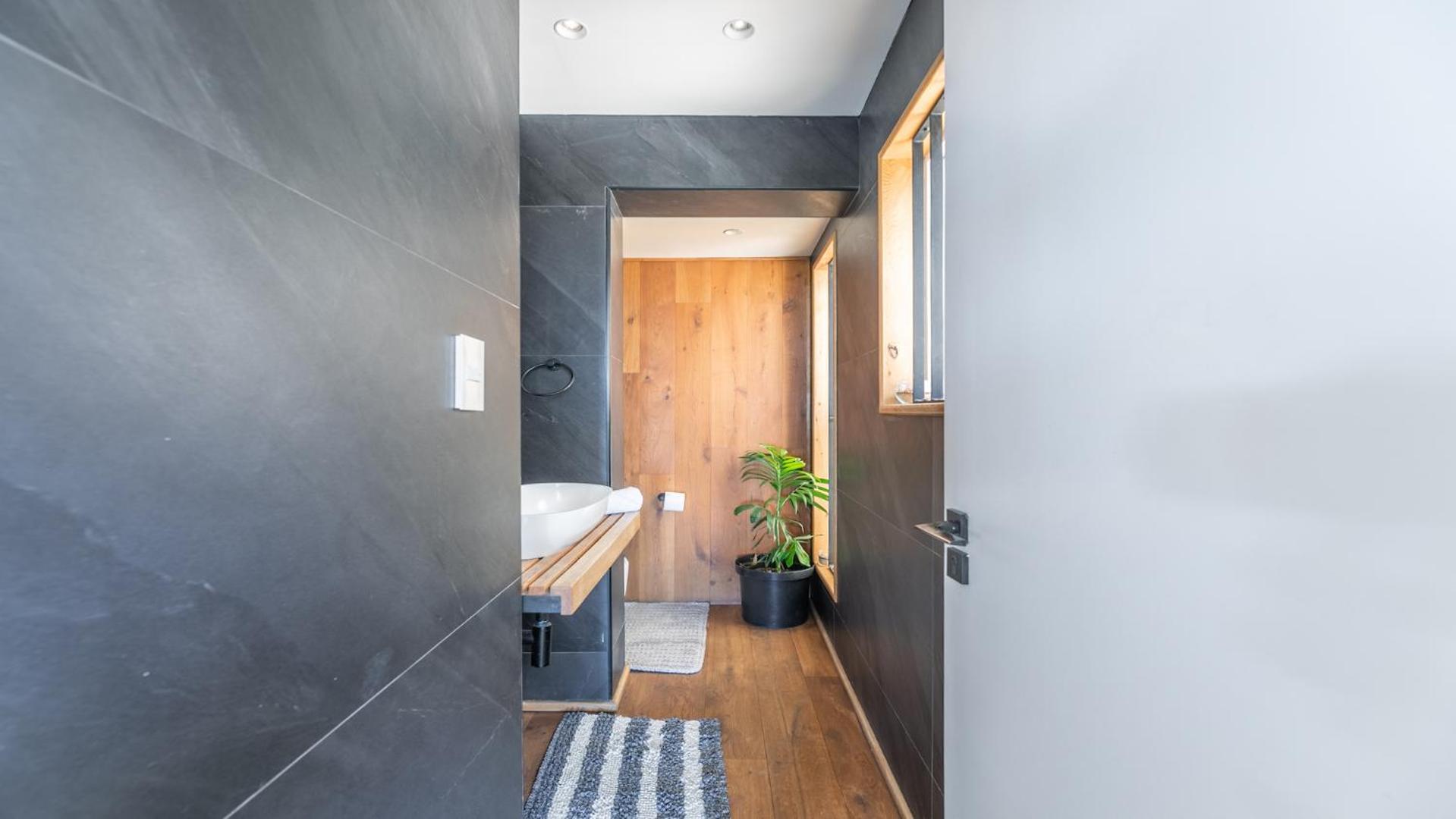 Exclusive 3-bedroom Luxury Cbd *