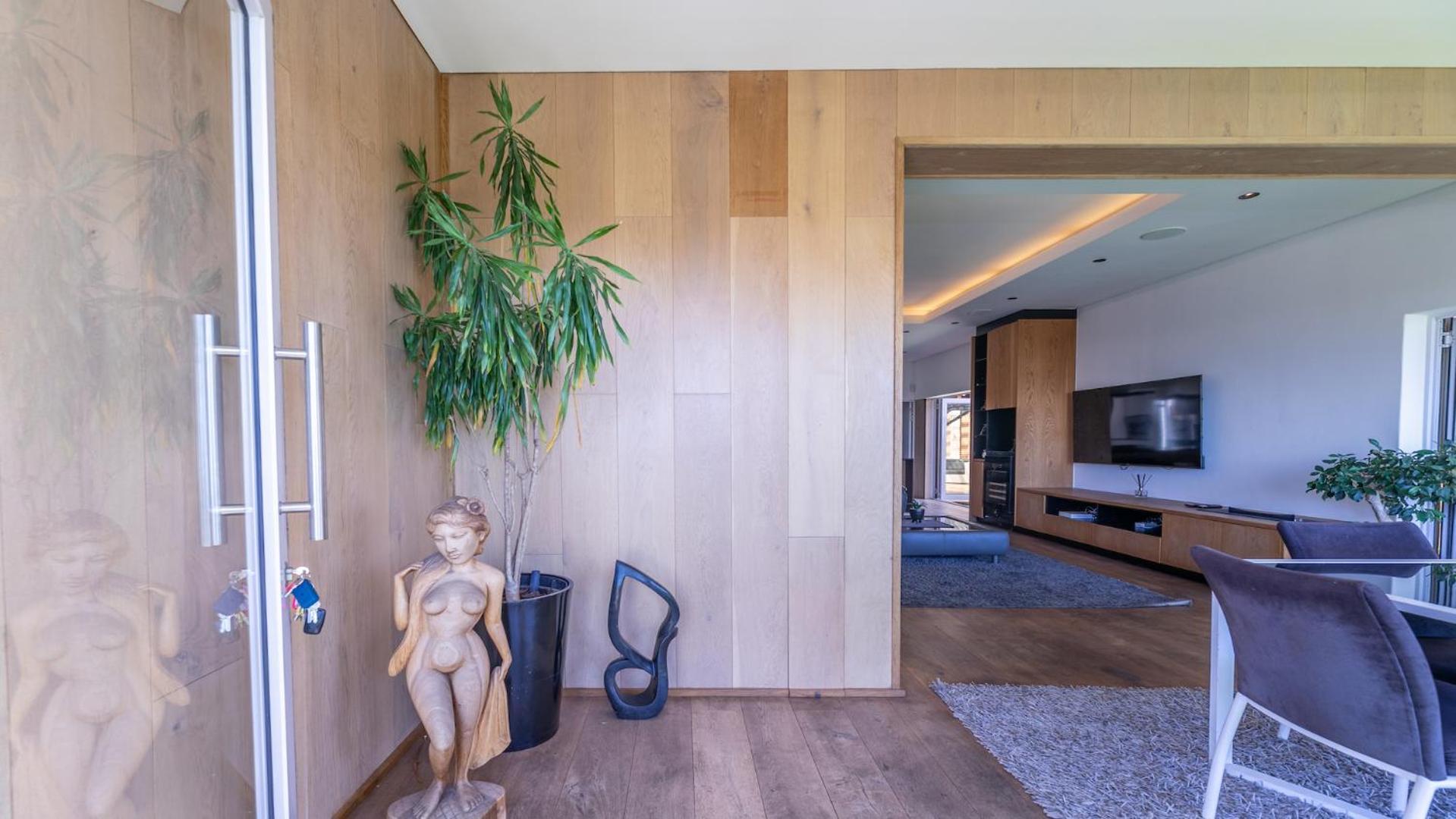 Exclusive 3-bedroom Luxury Cbd Villa Cape Town