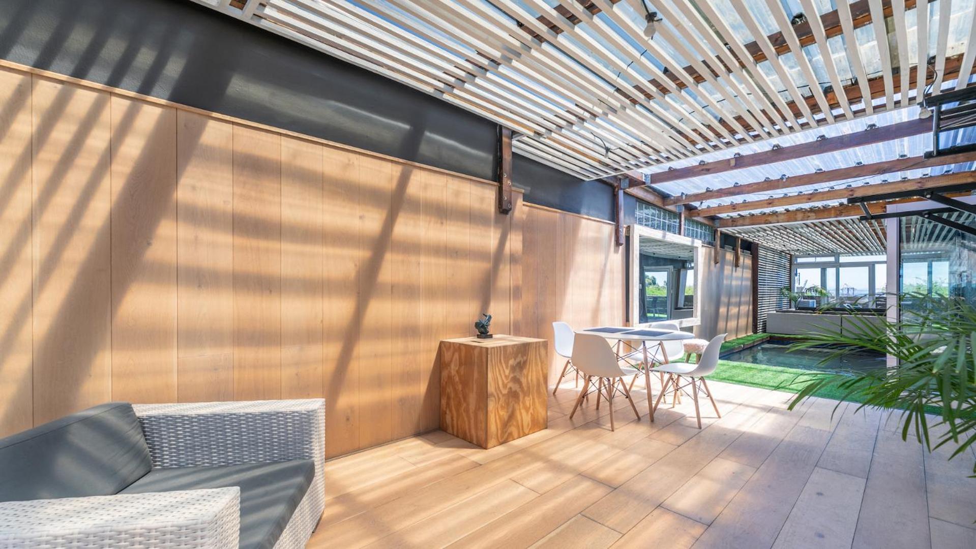 Exclusive 3-bedroom Luxury Cbd *