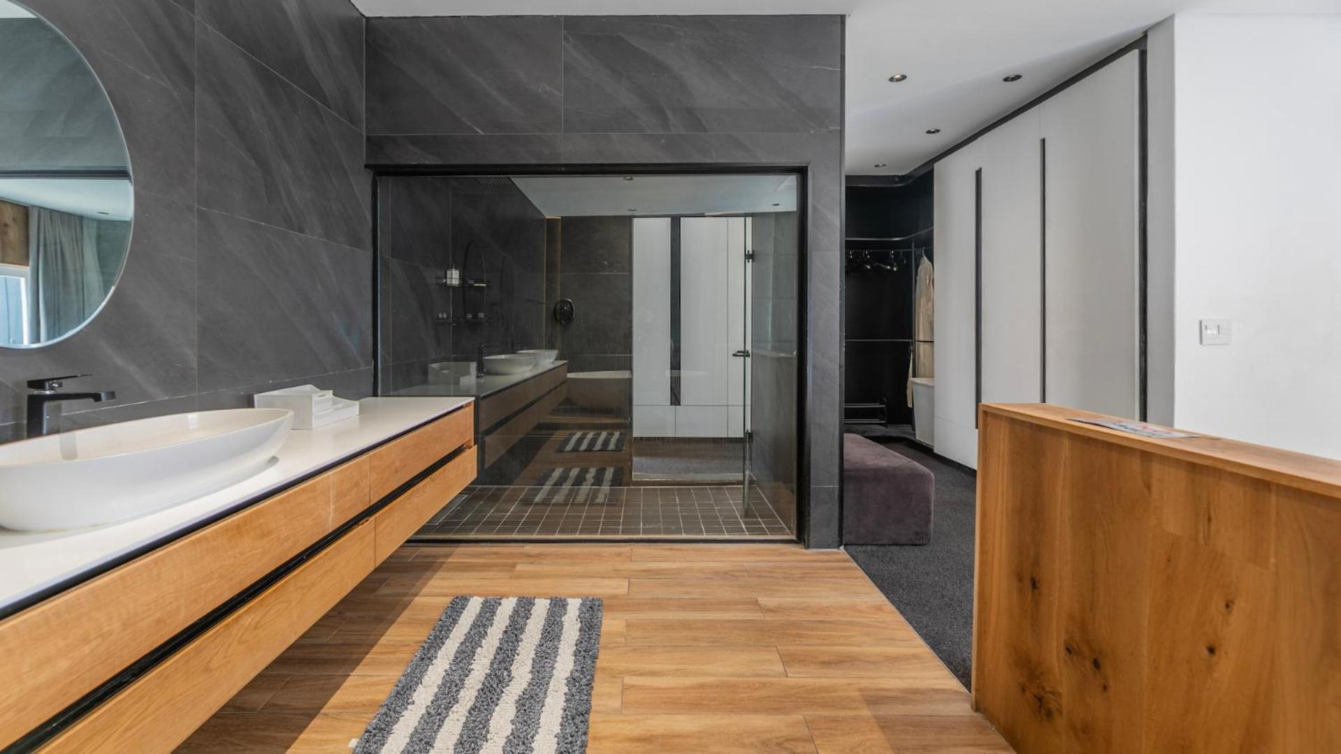 Exclusive 3-bedroom Luxury Cbd Villa Cape Town