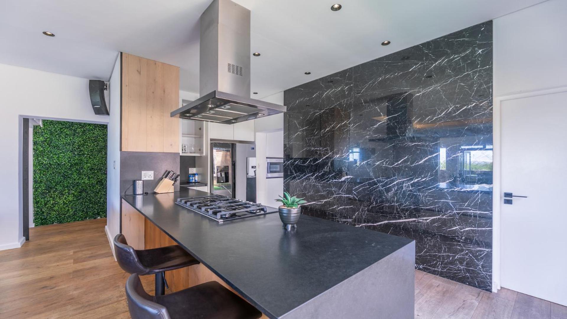 Exclusive 3-bedroom Luxury Cbd Villa